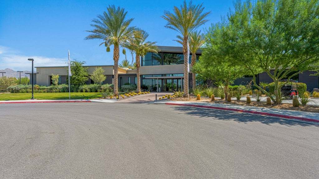 3-custom-Ovation Clubhouse-3