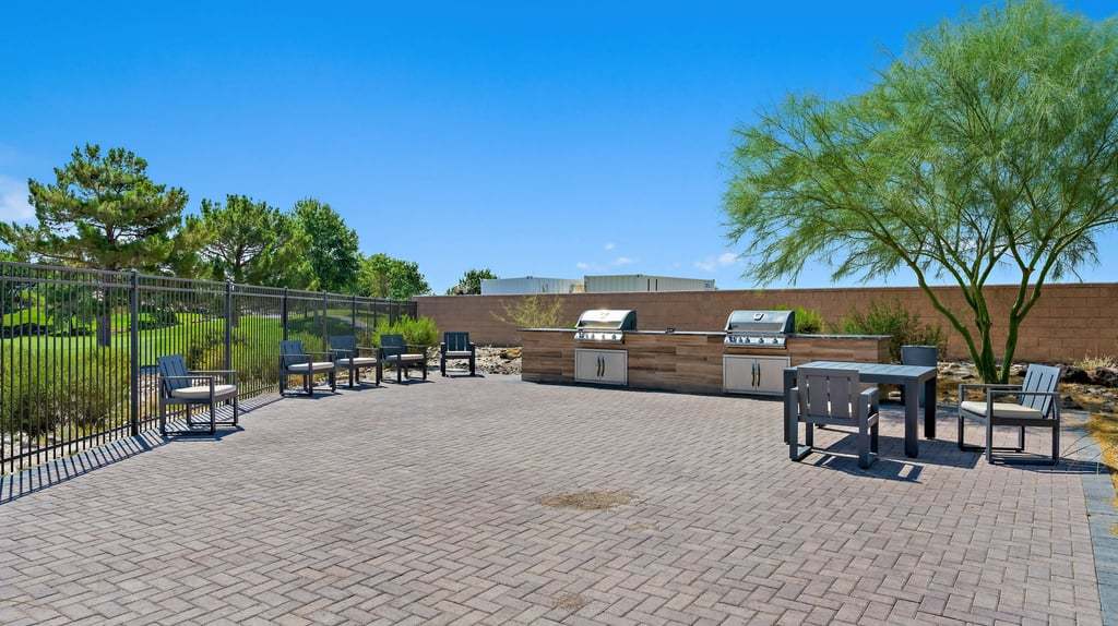 40-custom-Ovation Clubhouse-40