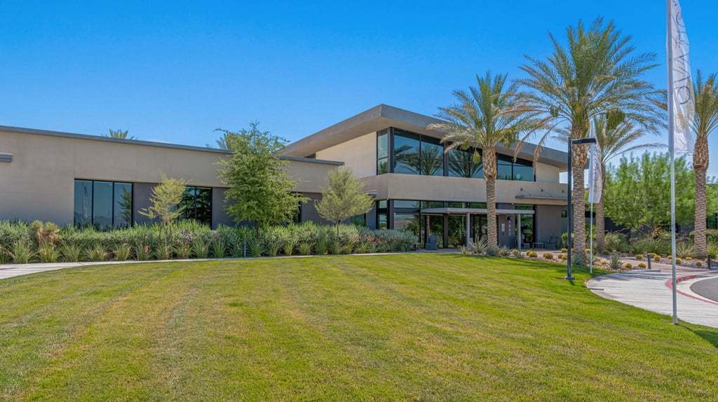 4-custom-Ovation Clubhouse-4