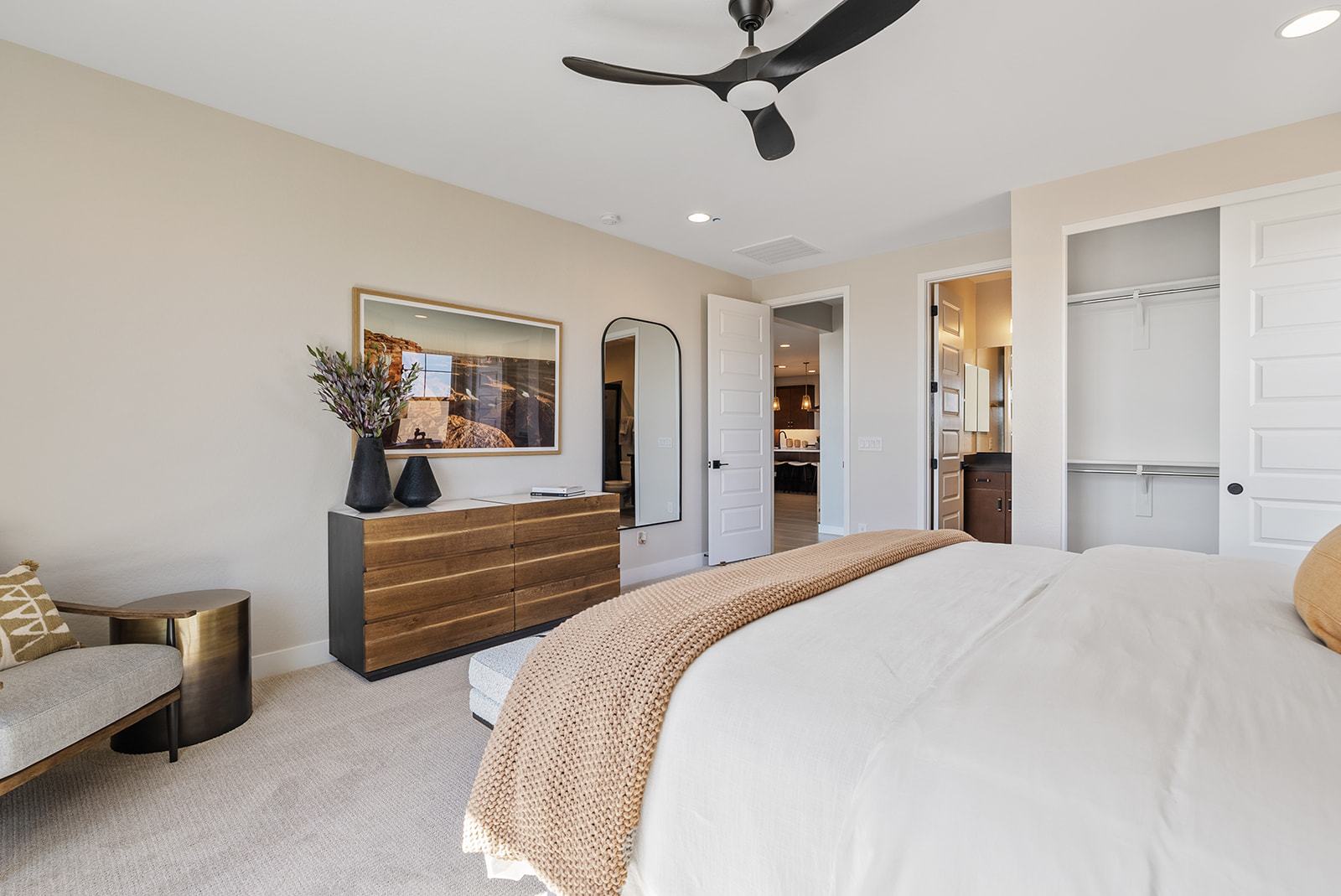 Asante Journey Overland ModelBed 4 Suite  1