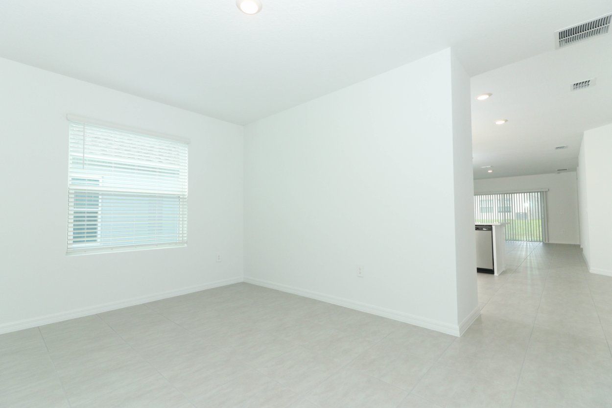 005-Living_Room_Alt_View