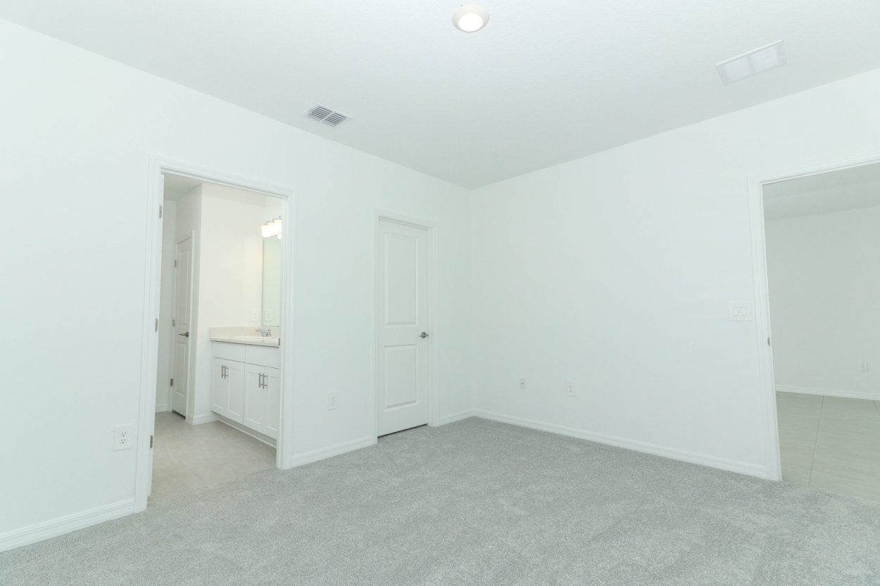 018-Master_Bedroom_Alt_View