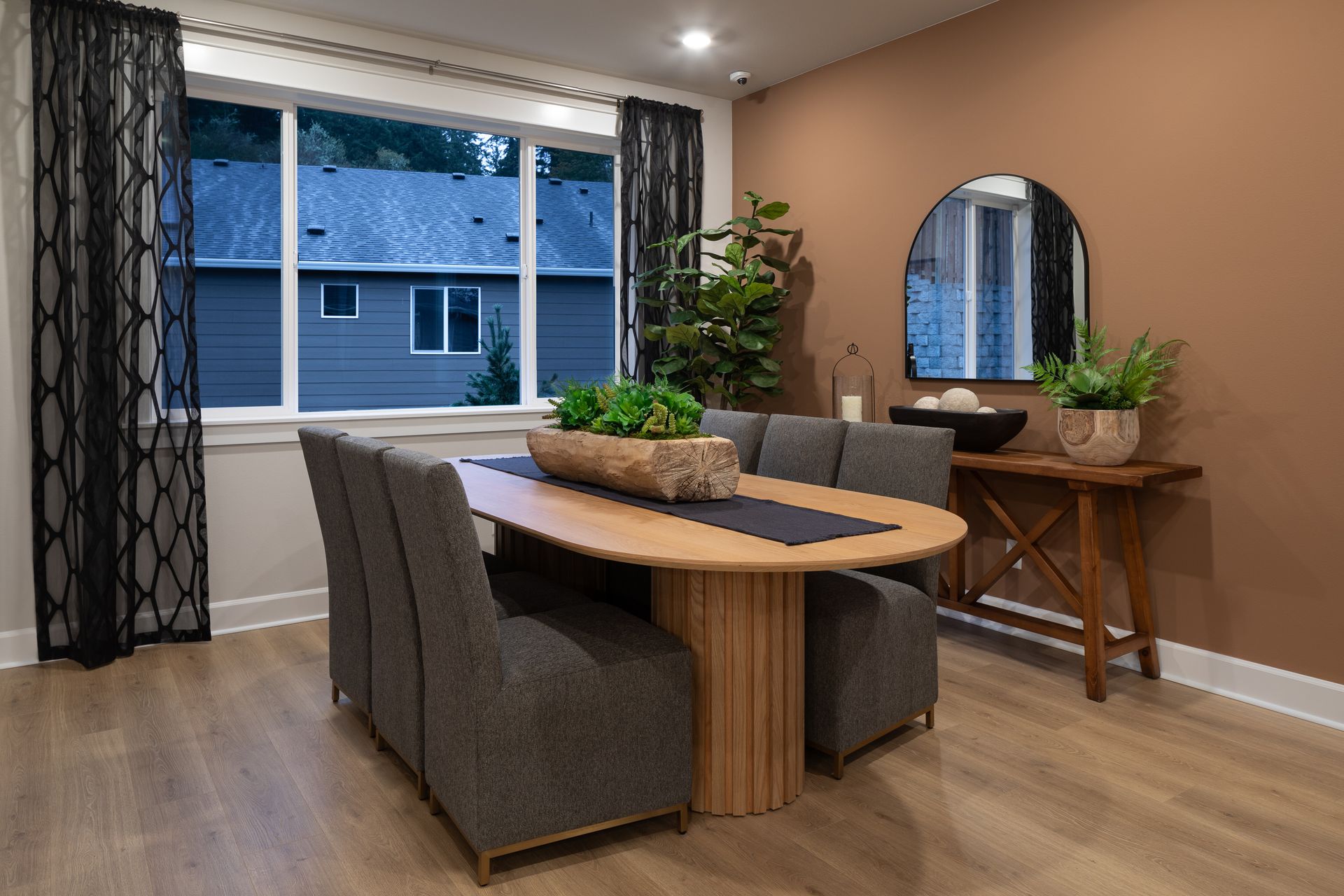 Ovation at Oak Tree Cedar II Dining Room