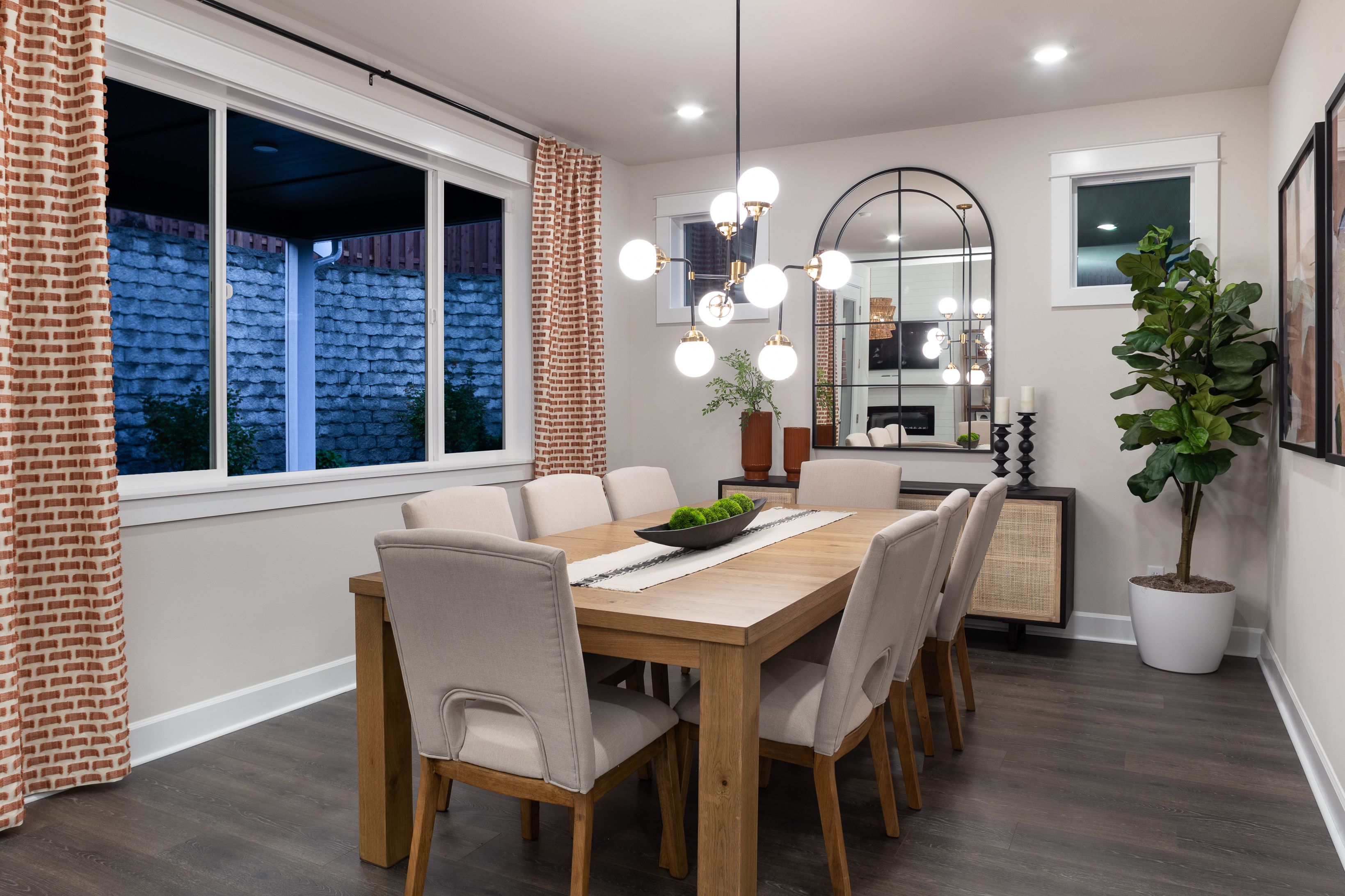 Ovation at Oak Tree Sequoia II Dining Room