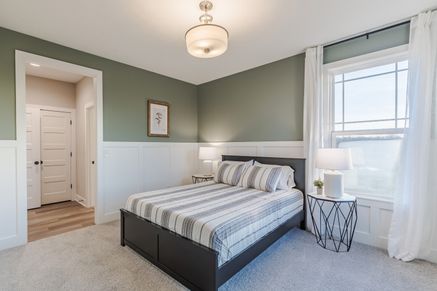 23 Guest Bedroom
