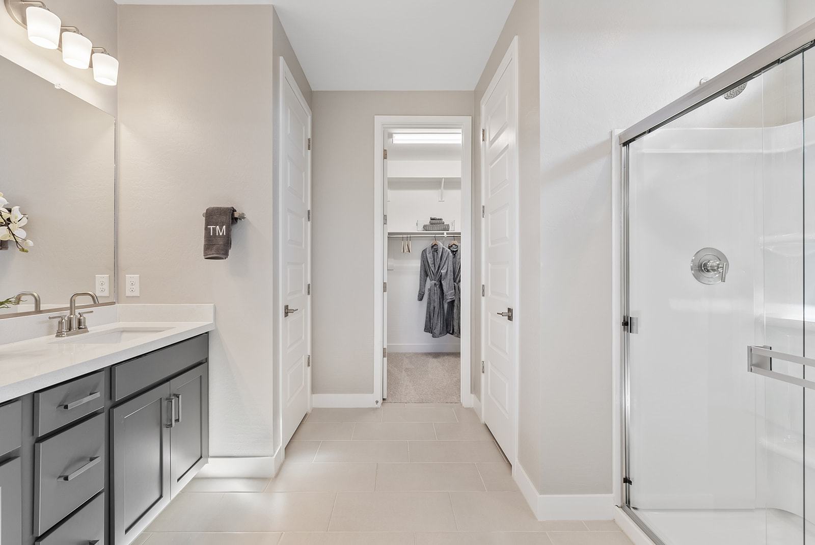 Asante Discovery_Onyx Model_Primary Bath