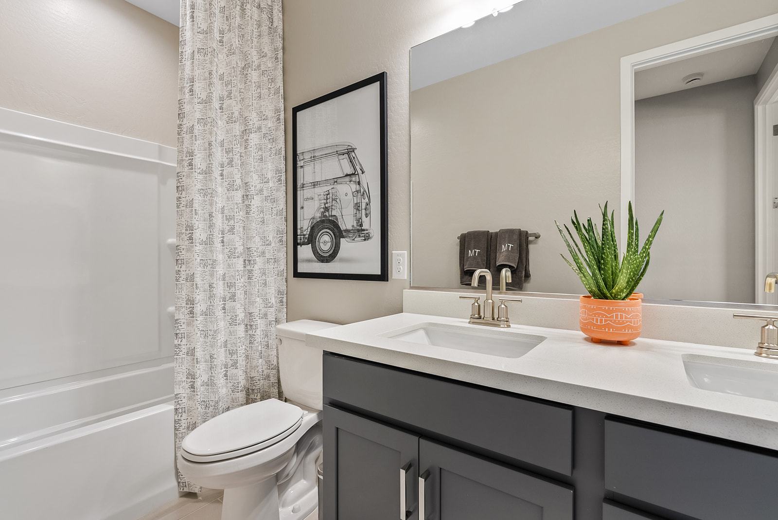 Asante Discovery_Onyx Model_Bath 2