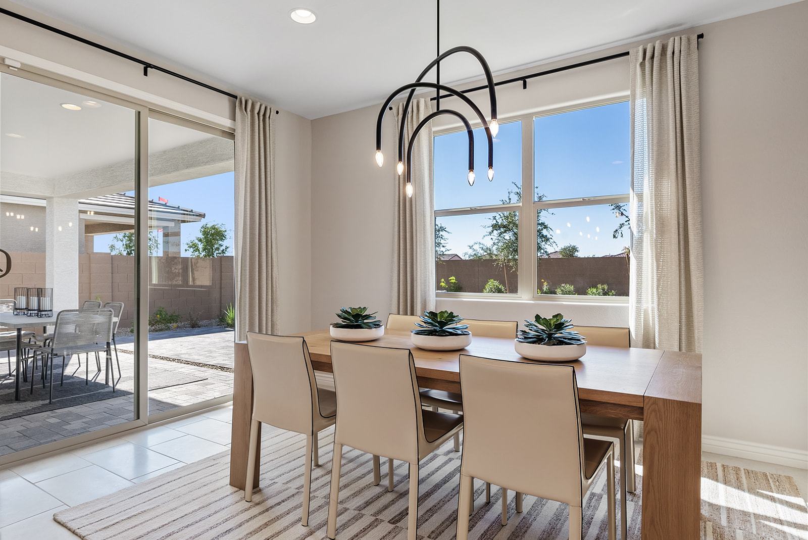 Asante Discovery SiennaDining 1