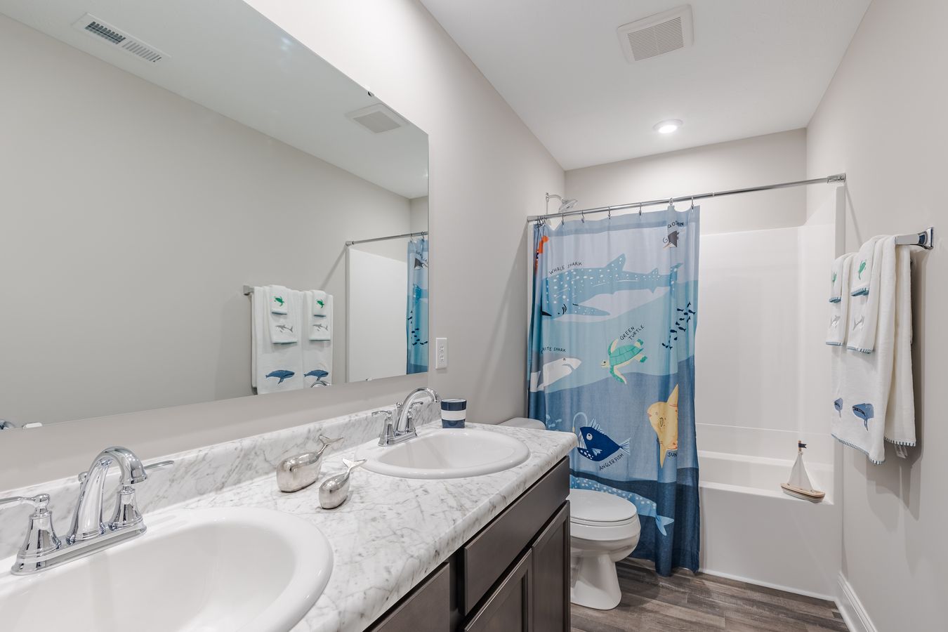39 Hallway Bathroom
