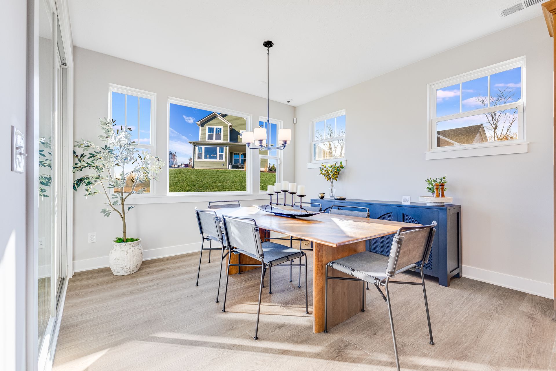 12 Dining Area