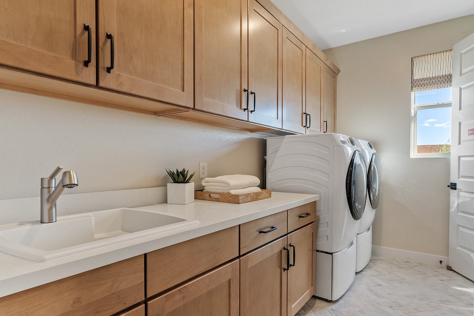 Asante Passage Zion_Laundry