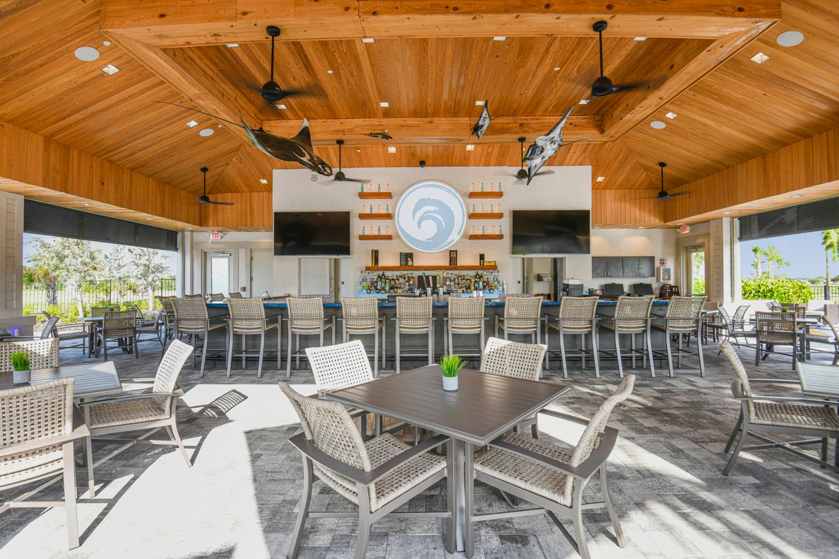 Esplanade at Azario Bahama Bar 1238.jpg