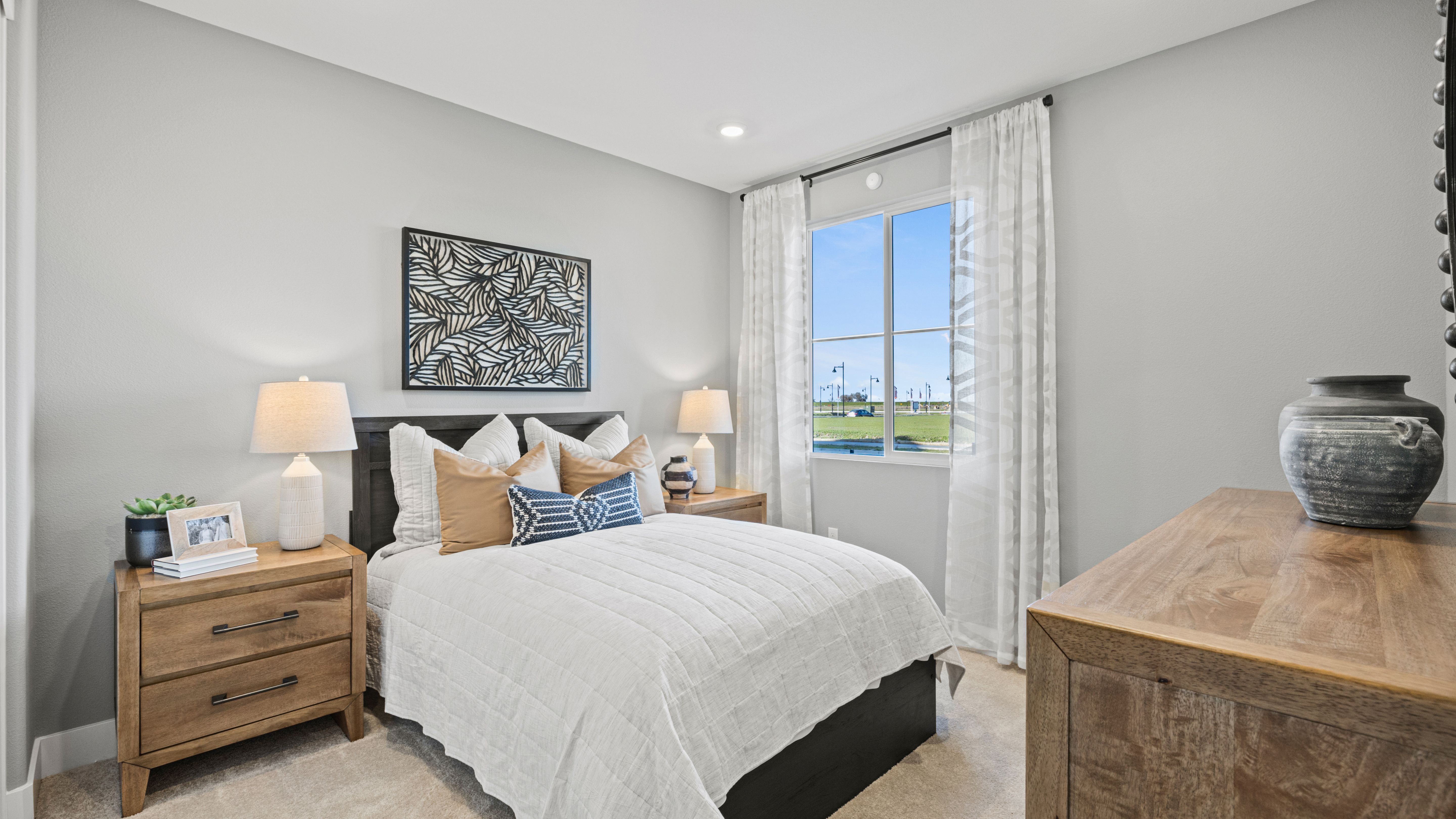 Lacewood Bed 4