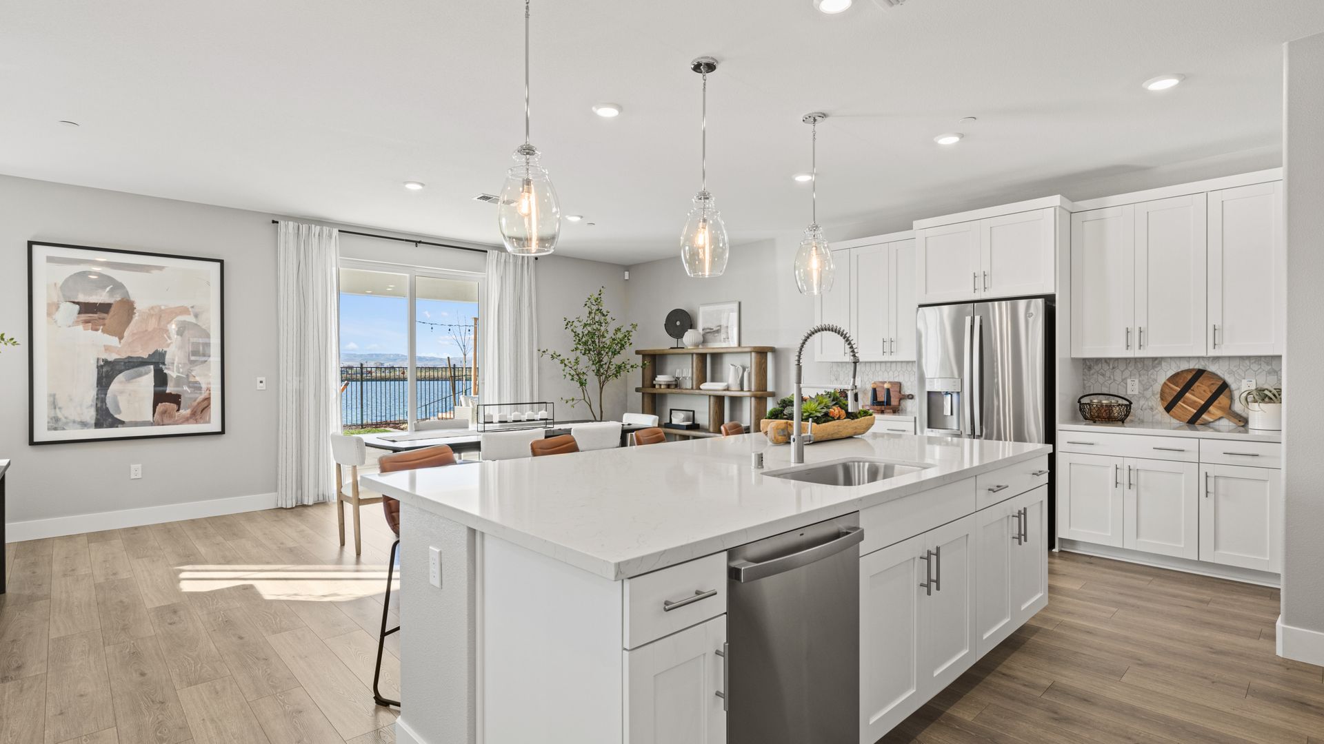 Lily Kitchen Dining 2