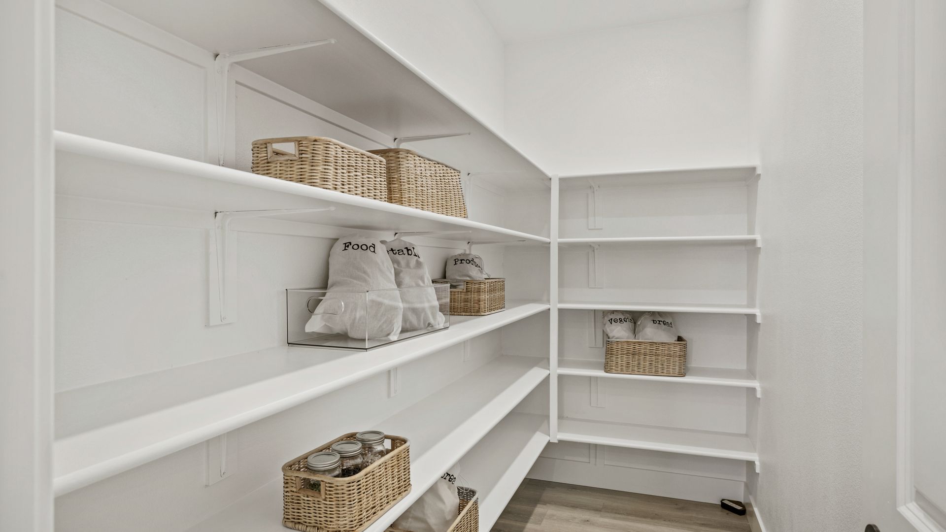 Luna Pantry