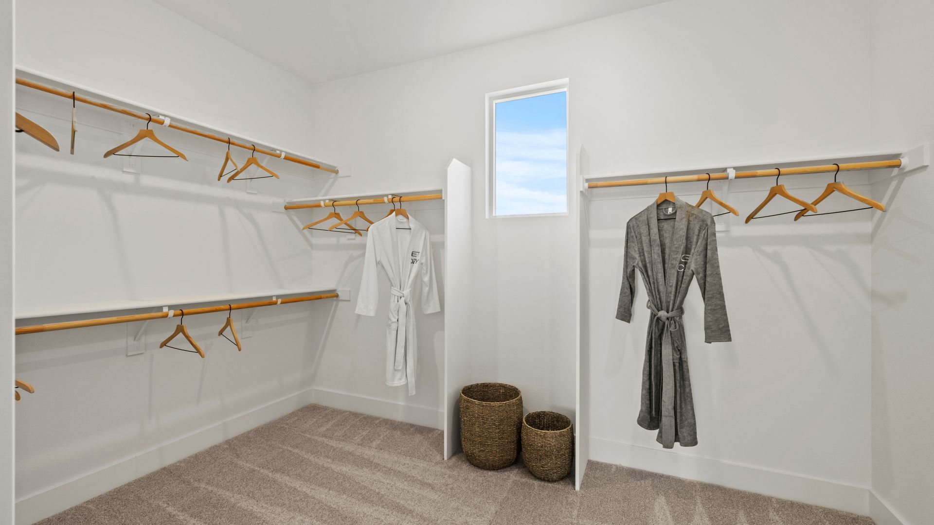 Luna Primary Closet