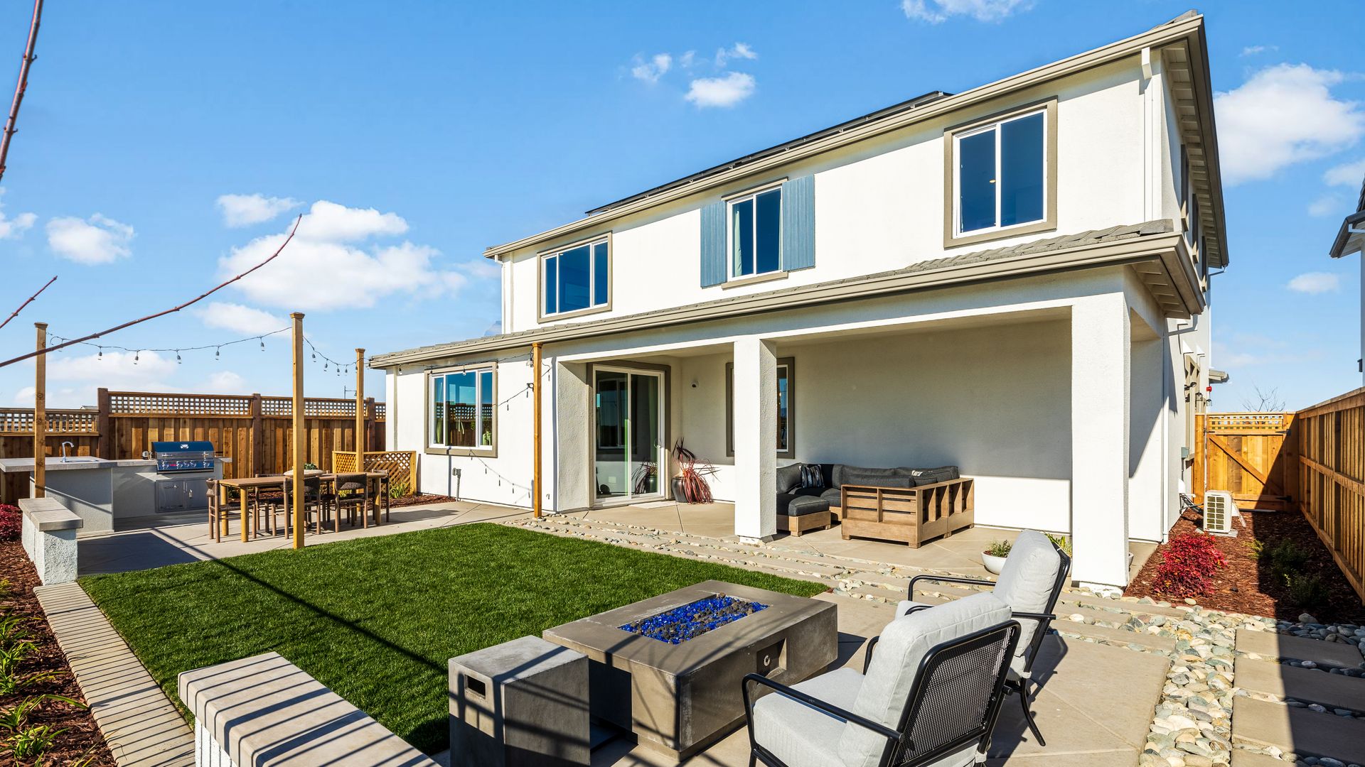 Luna rear yard 5