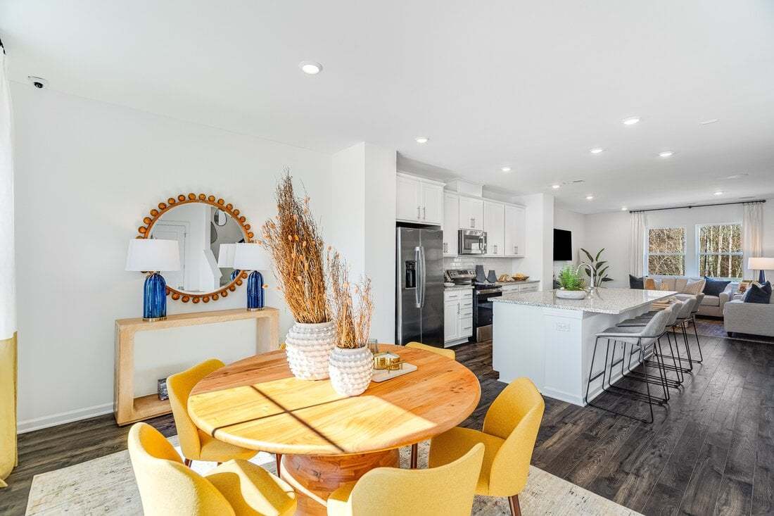 Cobblestone - Dining and Kitchen