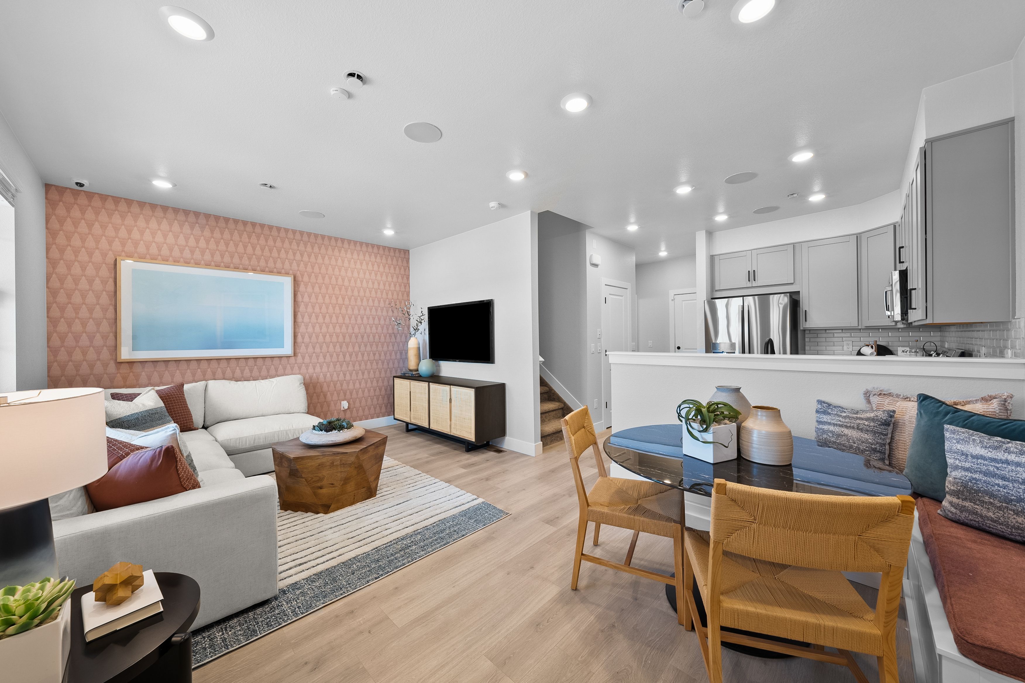 Great Rm Dining Kitchen