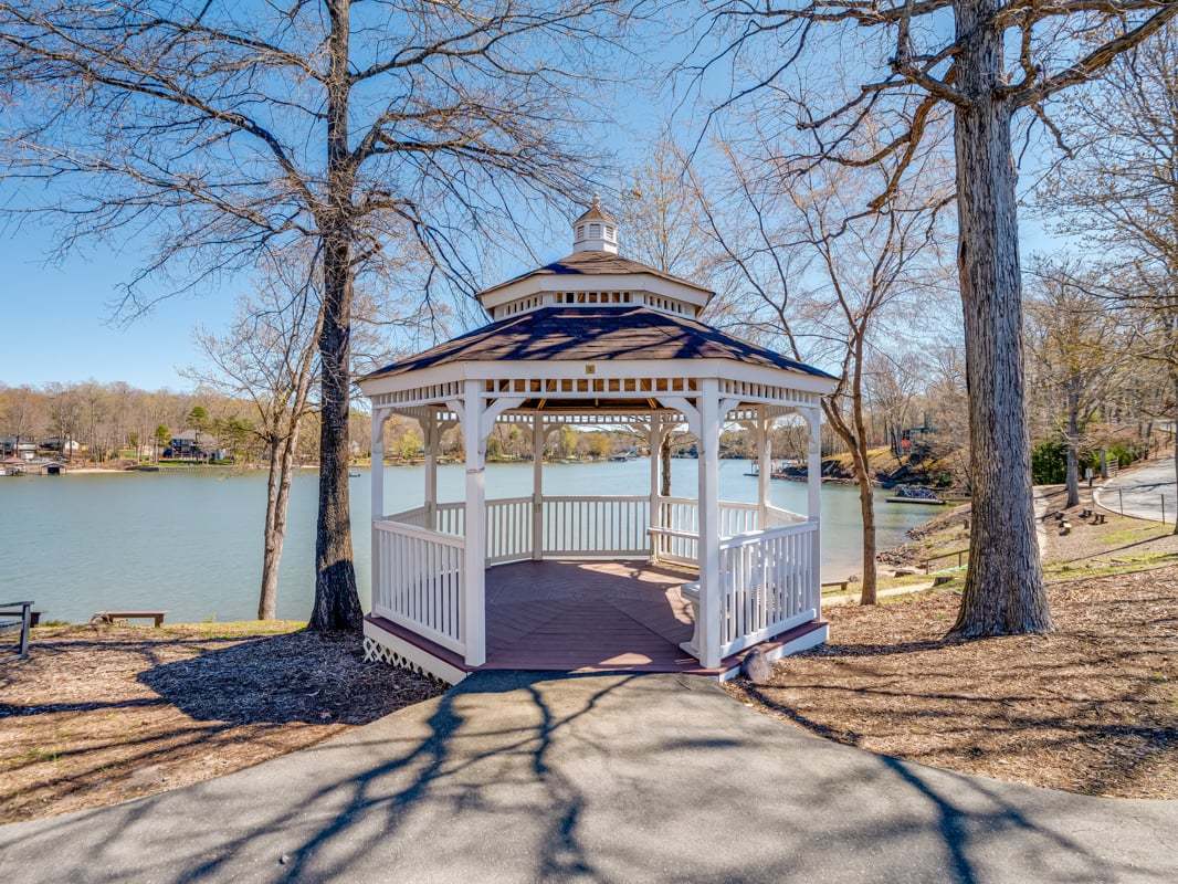 hj-dr-charlotte-tega-cay-windjammer-park-loca...