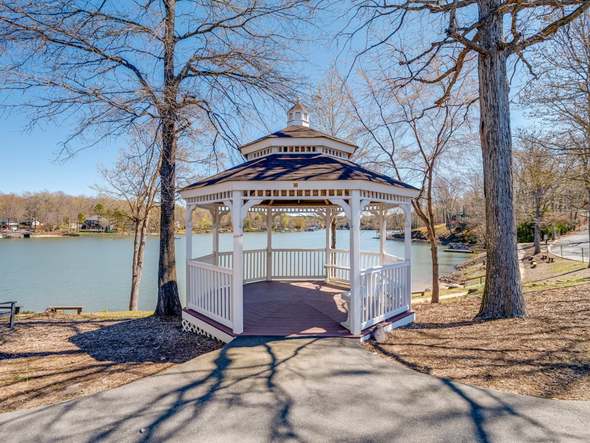 hj-dr-charlotte-tega-cay-windjammer-park-loca...
