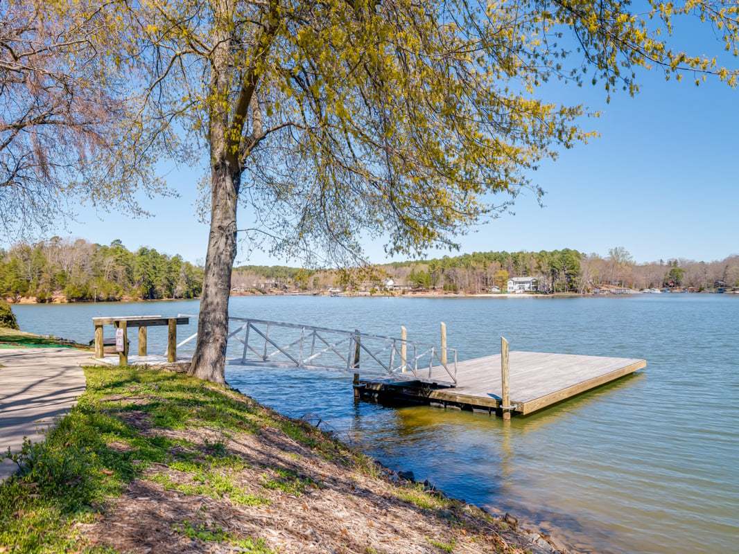 hj-dr-charlotte-tega-cay-windjammer-park-loca...