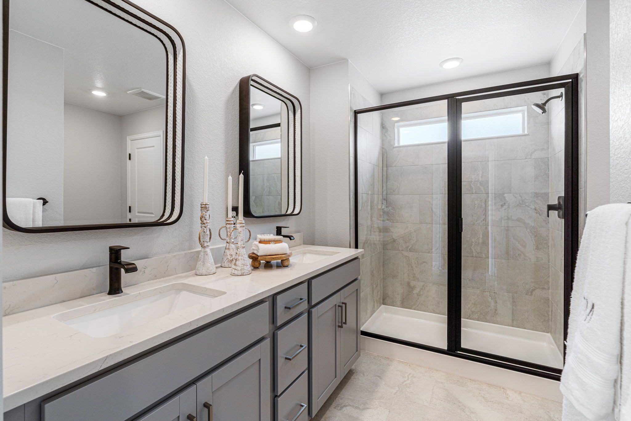 15 036-9229-Russell-Cir-Print