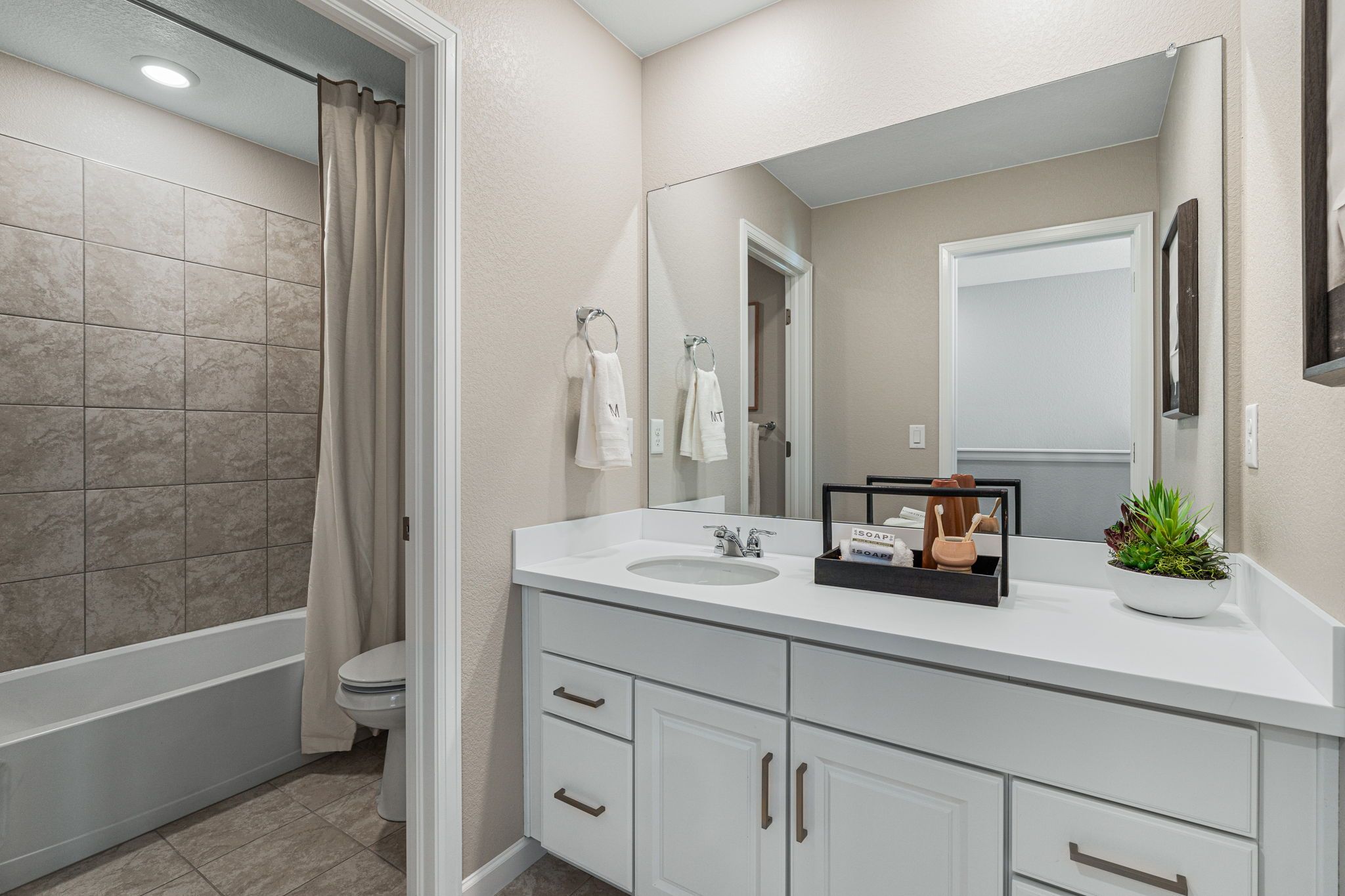 26 Taylor-Morrison-Trailstone-Granby-Upstairs Bath