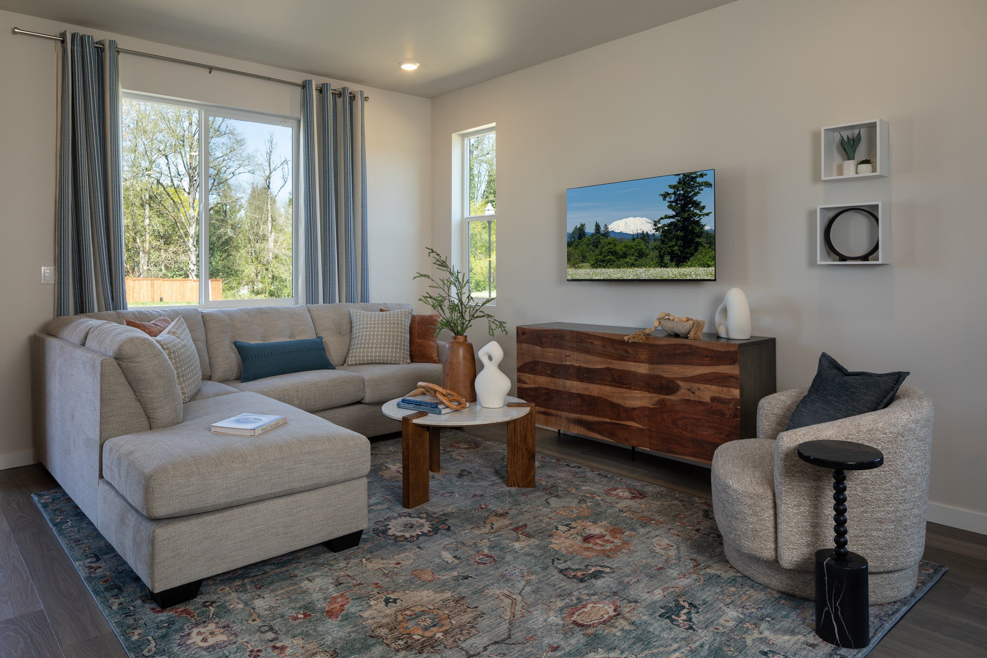 Woodin Creek Station Townhome_Great Room_Dahlia