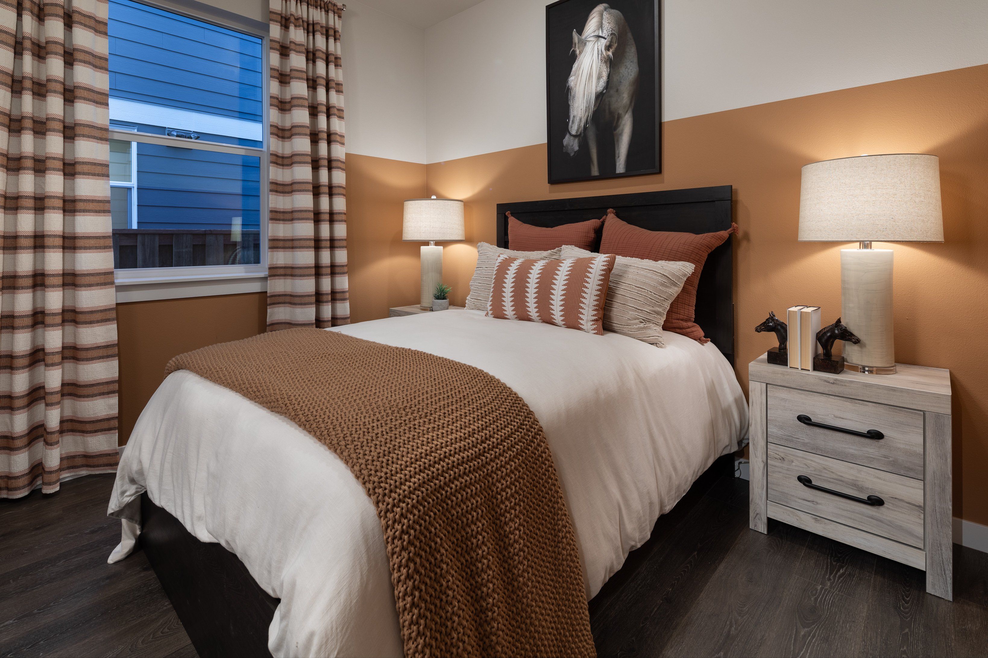 Woodin Creek Station Oakridge Bedroom 2