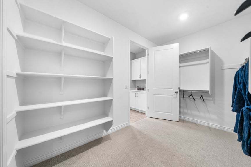 Walk-in Closet