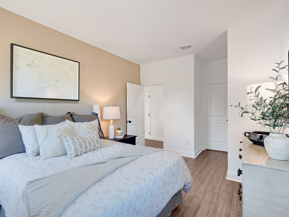 hj-ga-atlanta-oakmead-essex-lot-model-bedroom-002