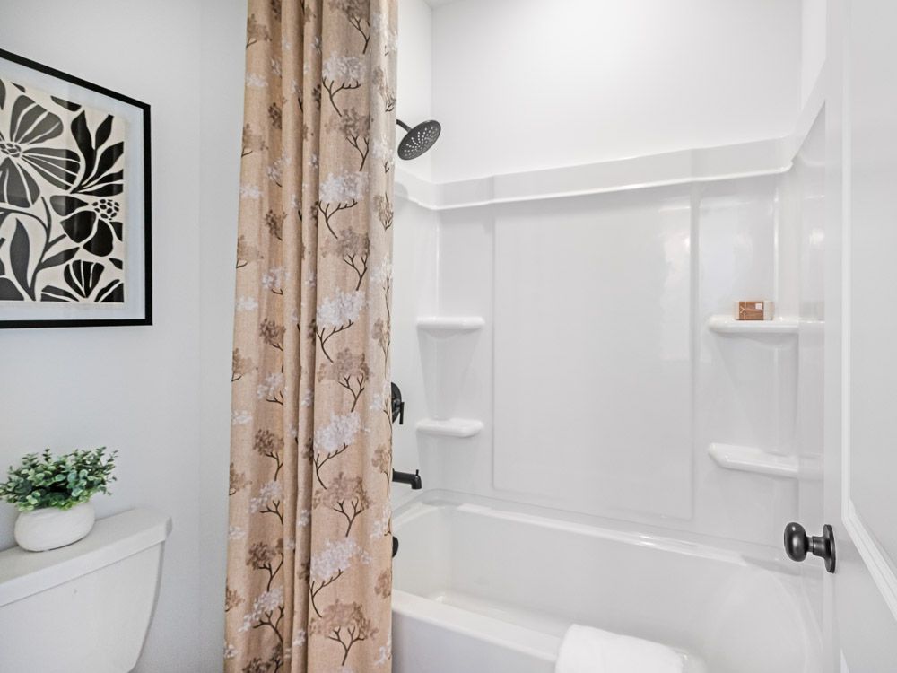 hj-ga-atlanta-oakmead-essex-lot-model-bathroom-002