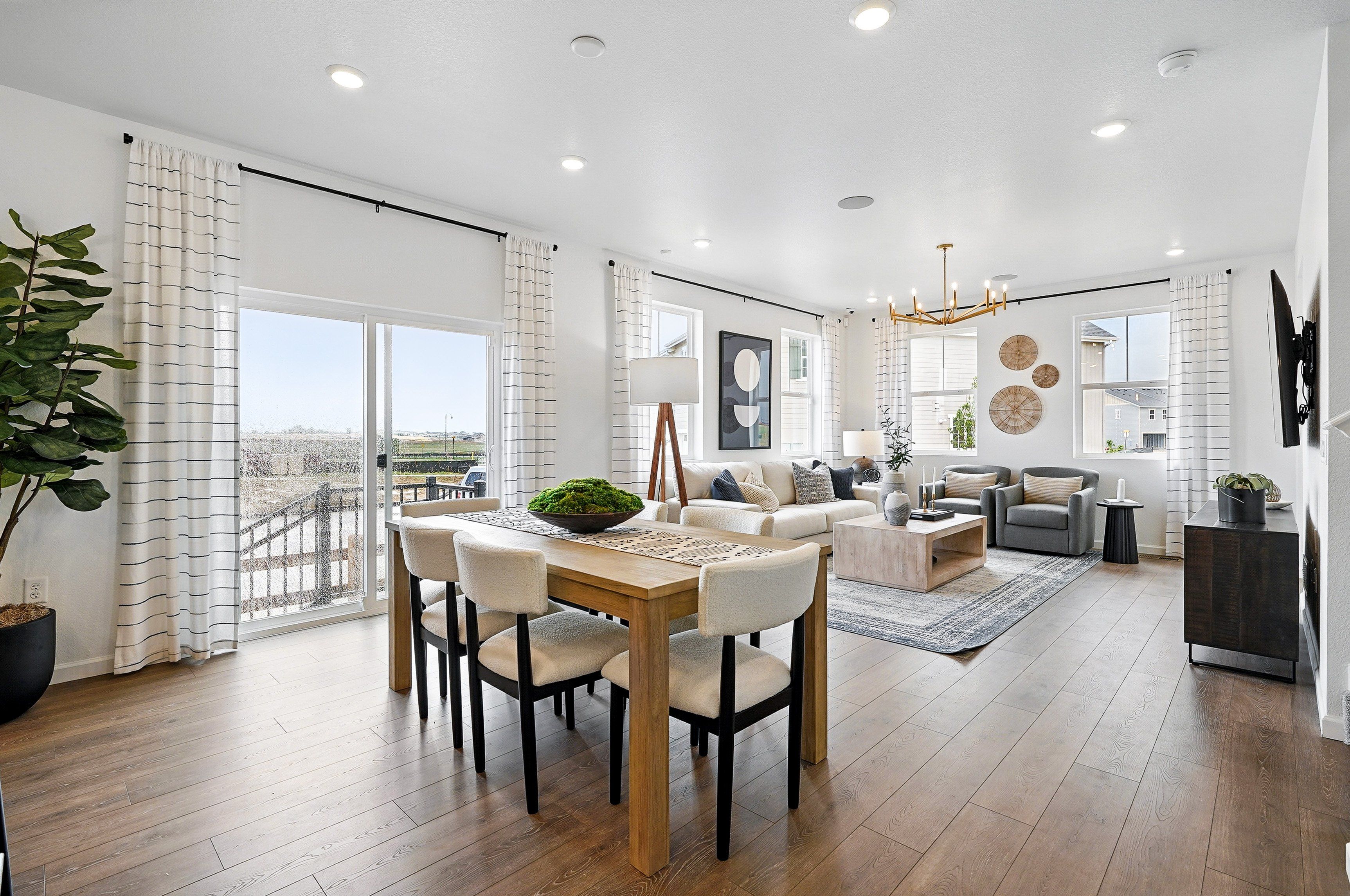 112 Great Rm Dining Aurora Parterre Model