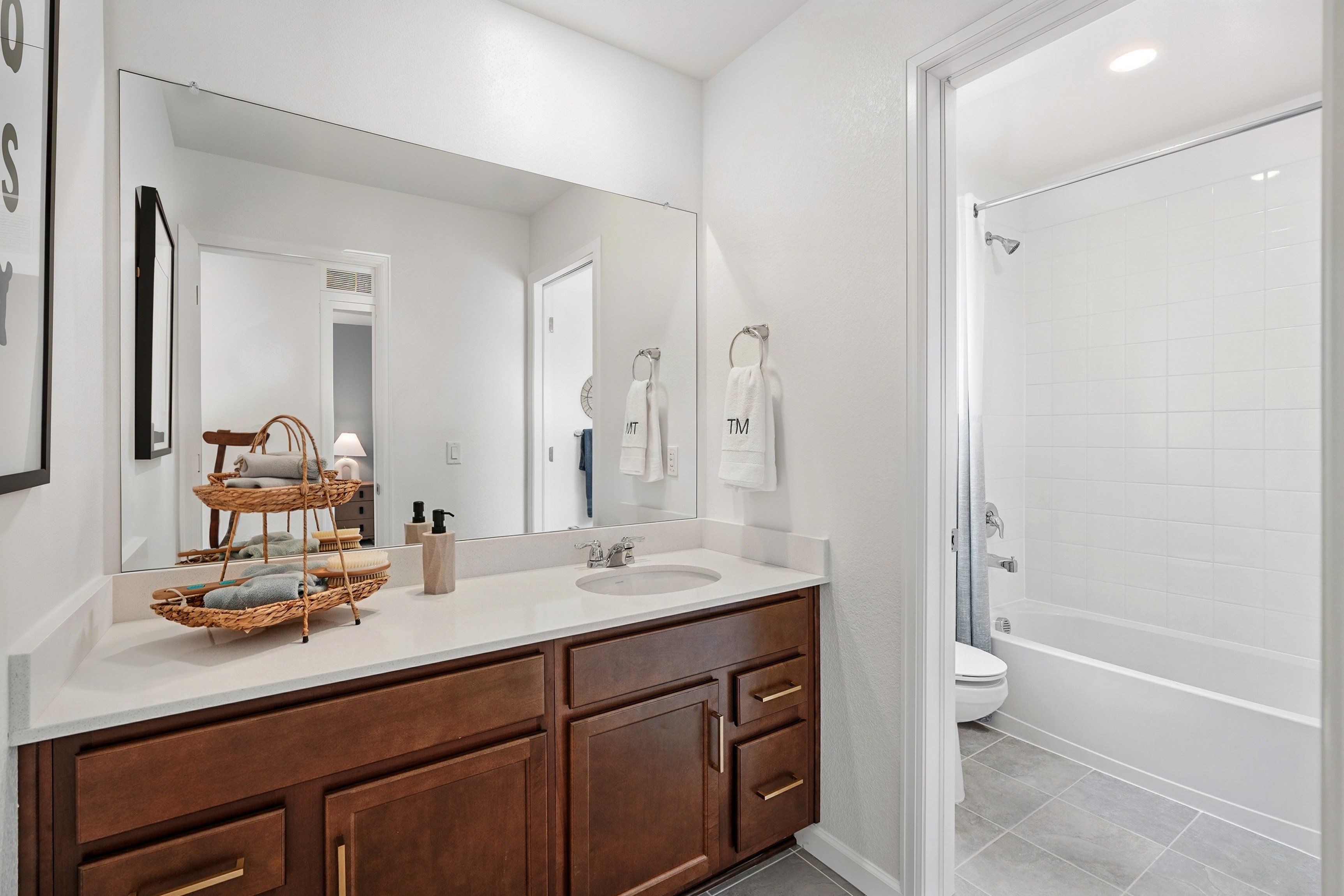 136 Secondary Bath Aurora Parterre Model