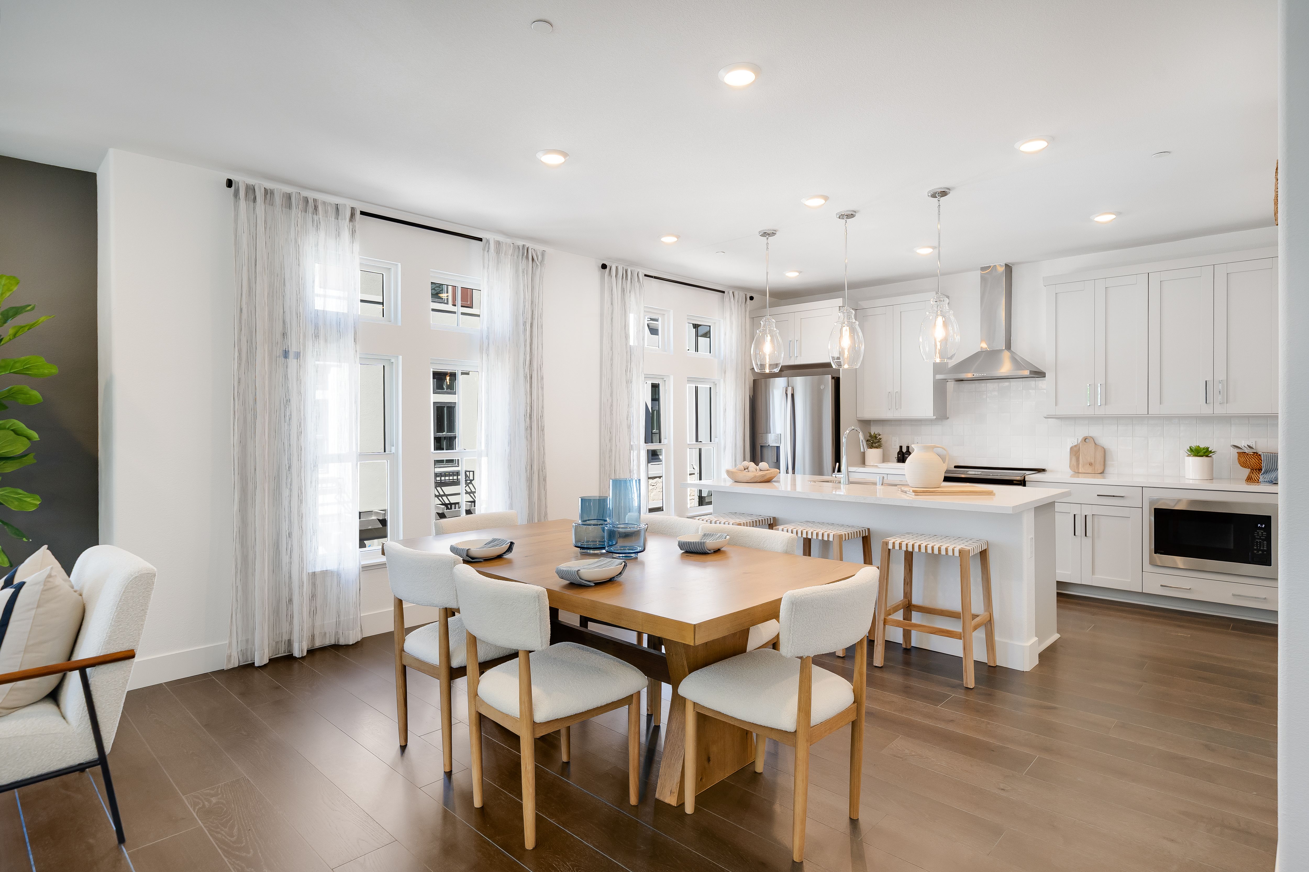 Amelia 3BX Dining Kitchen 1