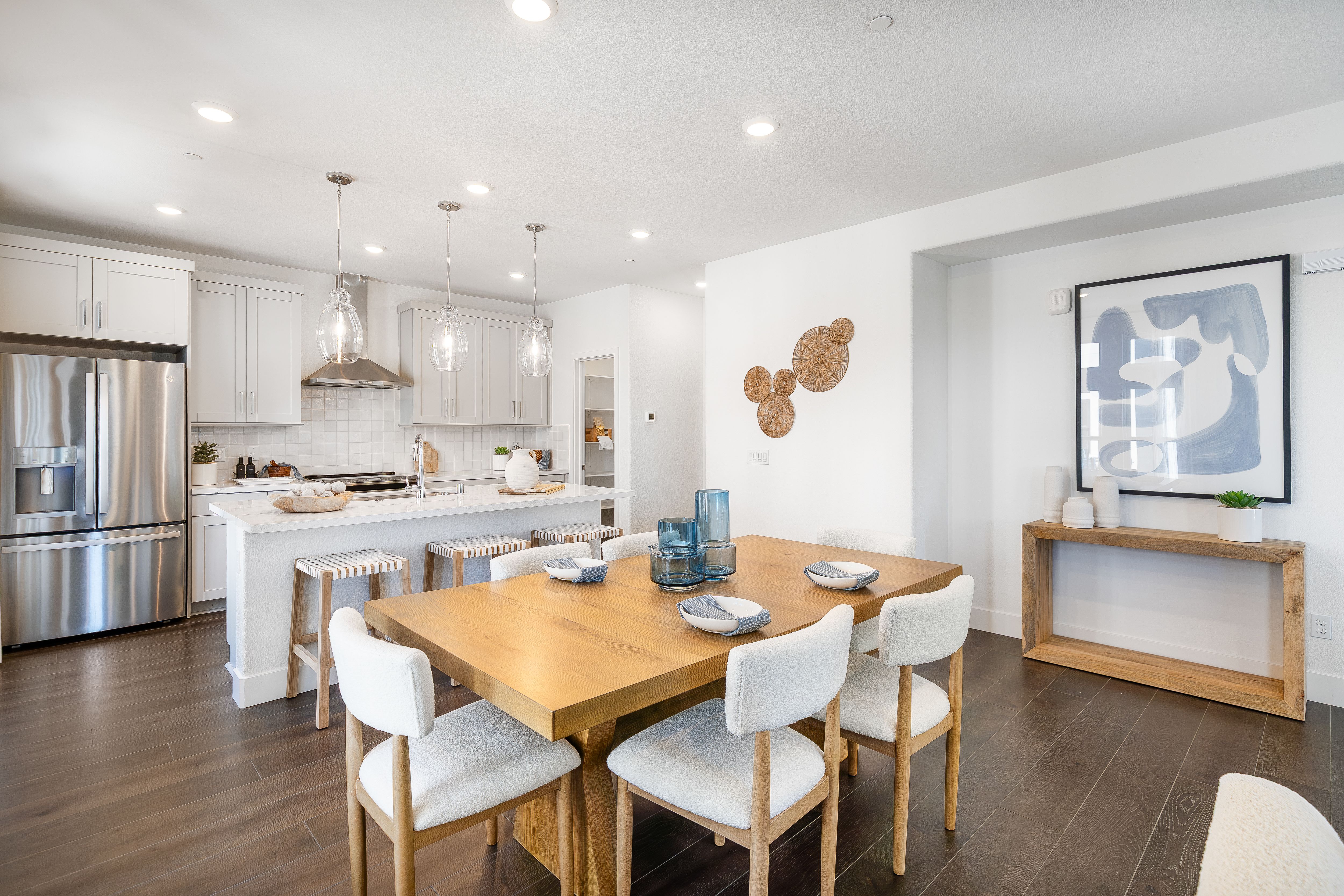 Amelia 3BX Dining Kitchen 2