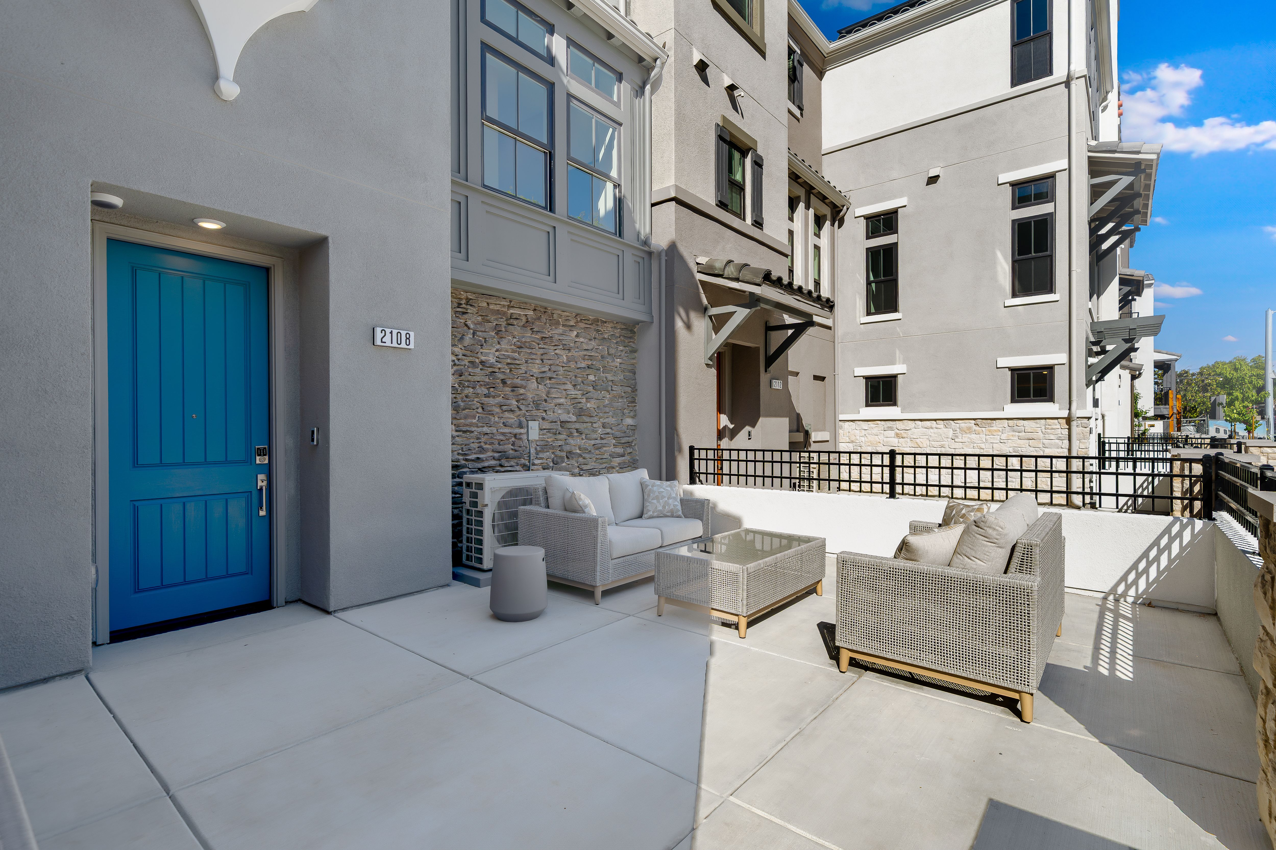 Amelia 7 front exterior 2