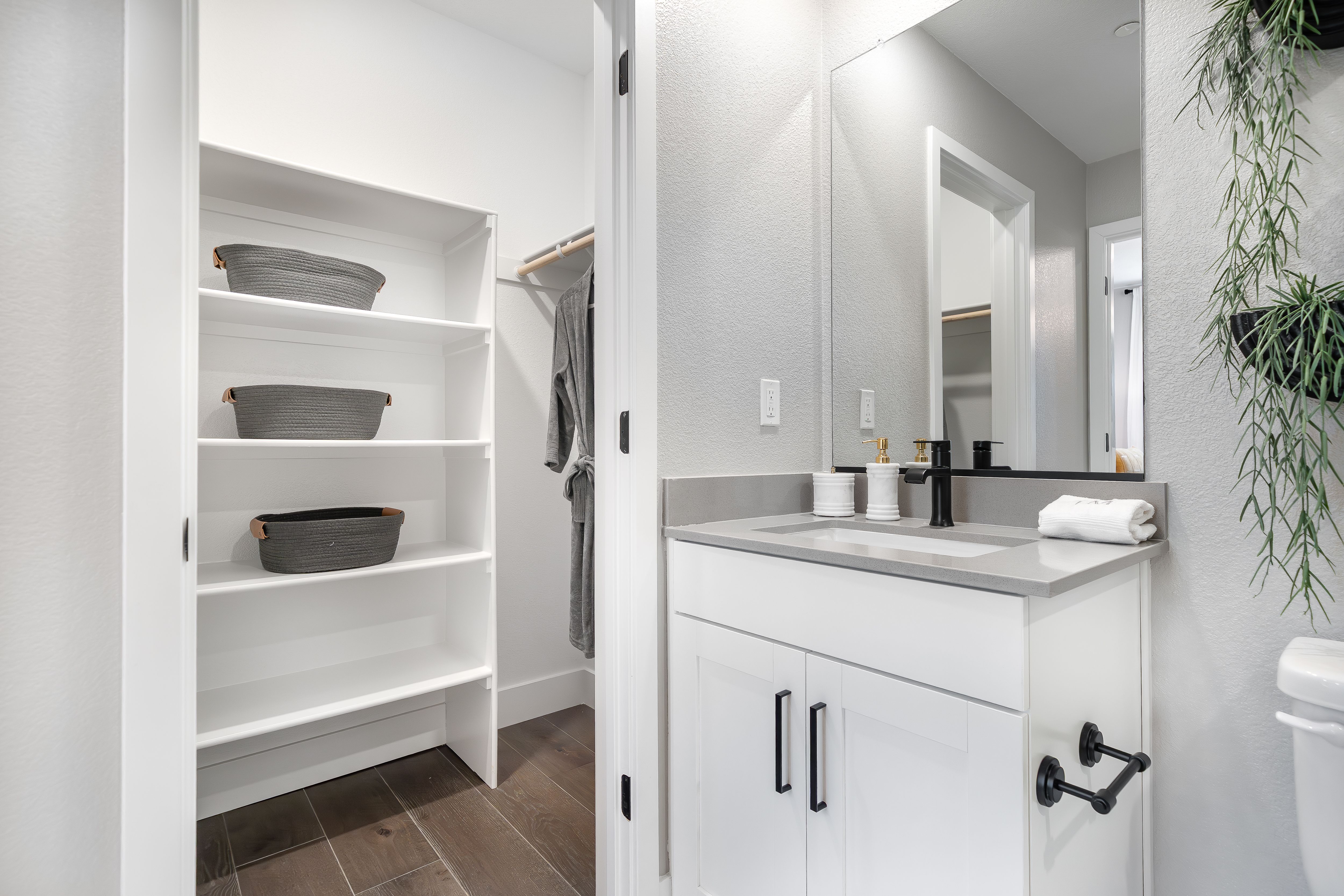 Amelia 7 Primary Bath