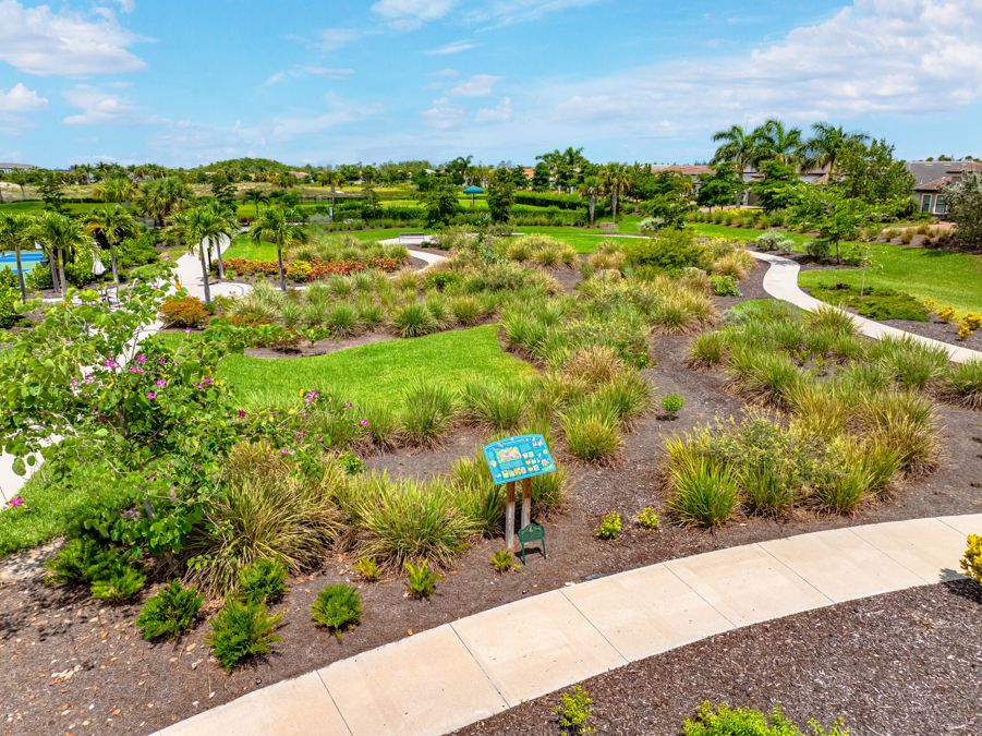 Butterfly Garden - Esplanade Lake Club -...