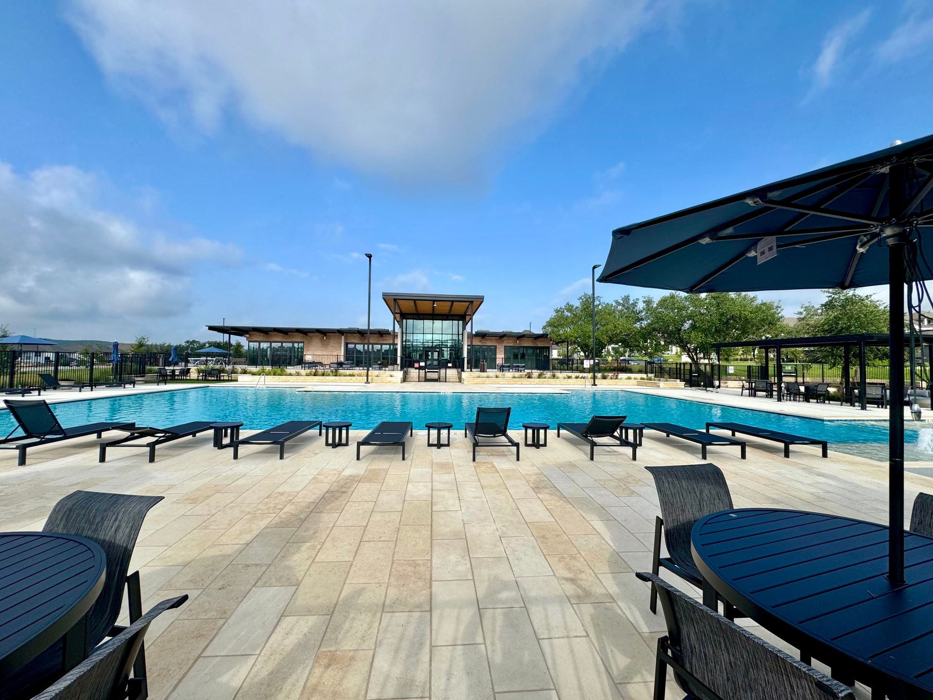 Travisso pool 24