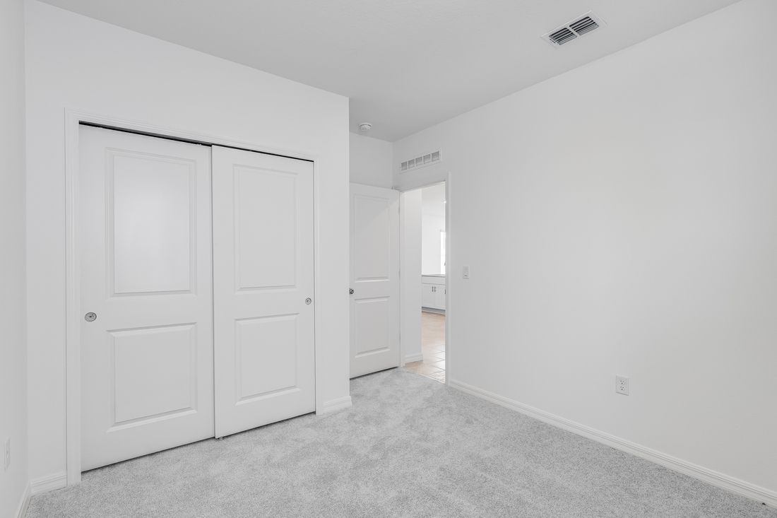 hj-fl-orlando-waterstone-spruce-lot-230-bedroom-02