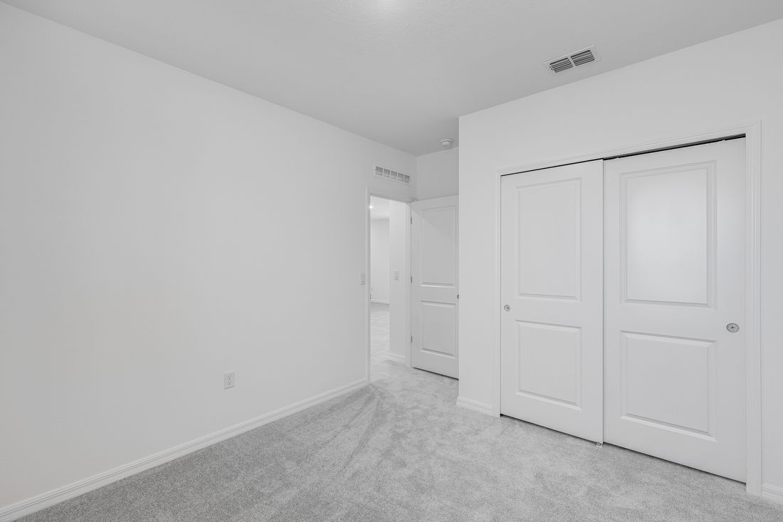 hj-fl-orlando-waterstone-spruce-lot-230-bedroom-03