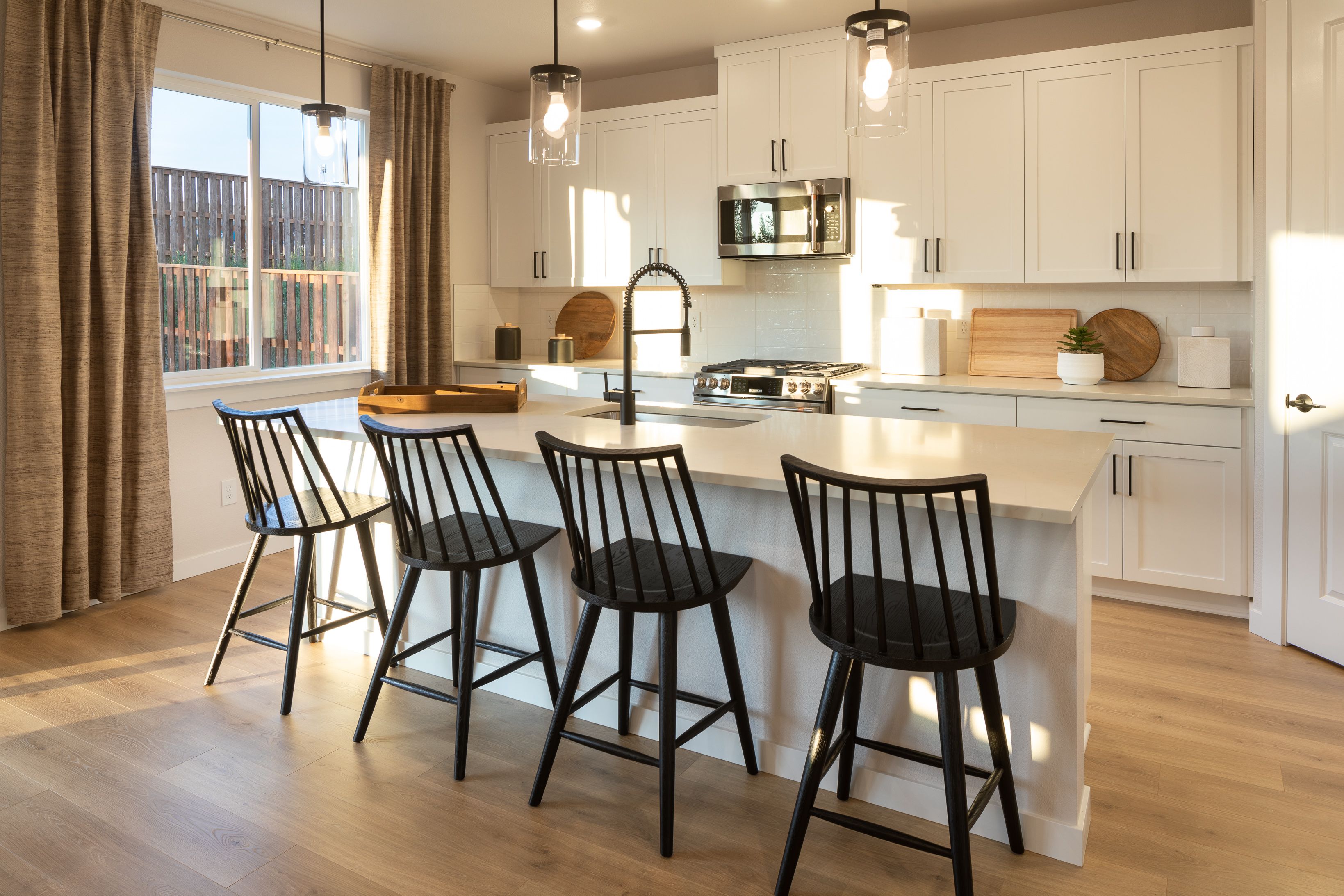 Piper Ridge Fuchsia Kitchen