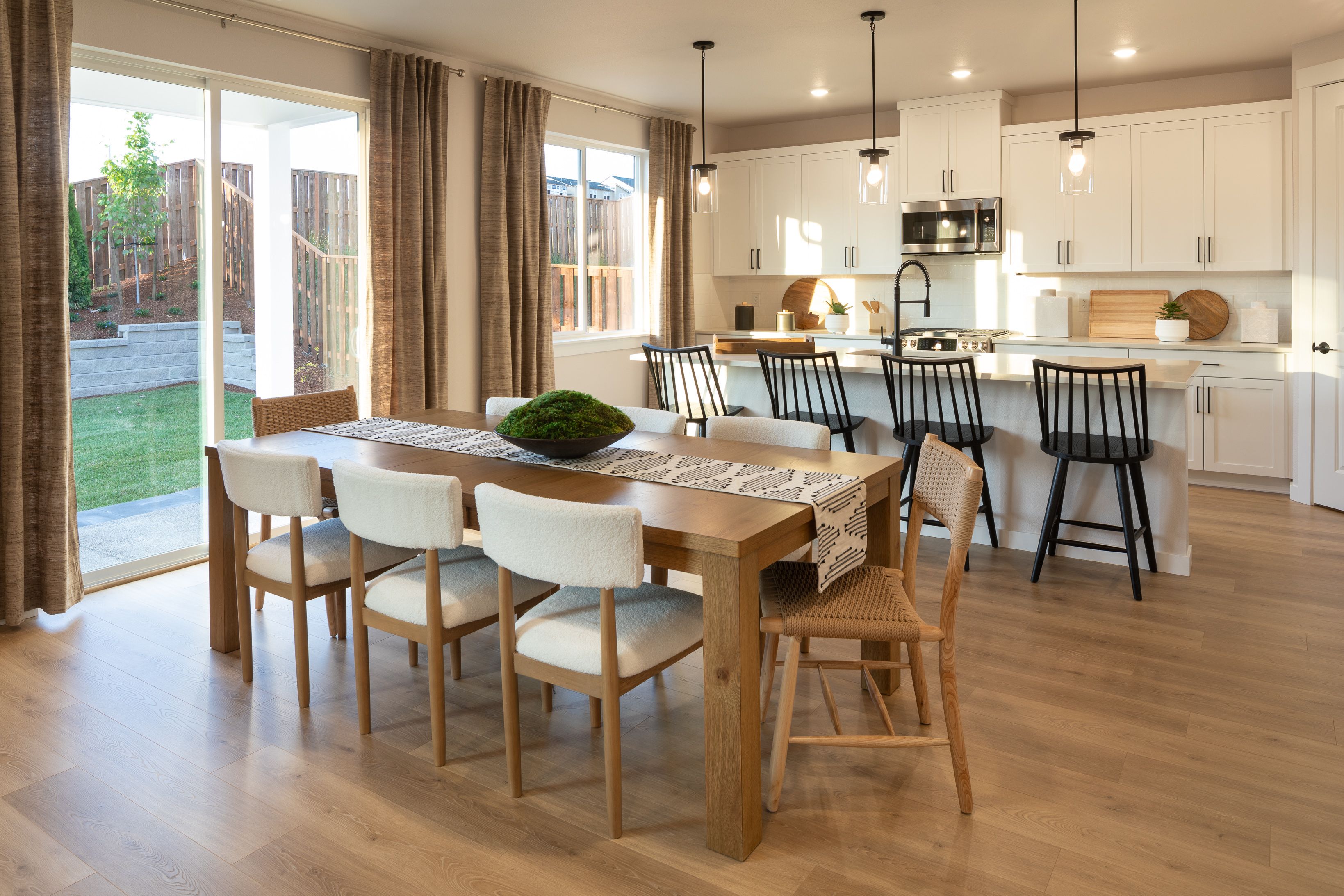 Piper Ridge Fuchsia Dining_Kitchen