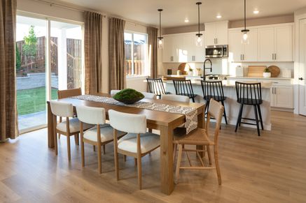 Piper Ridge Fuchsia Dining_Kitchen
