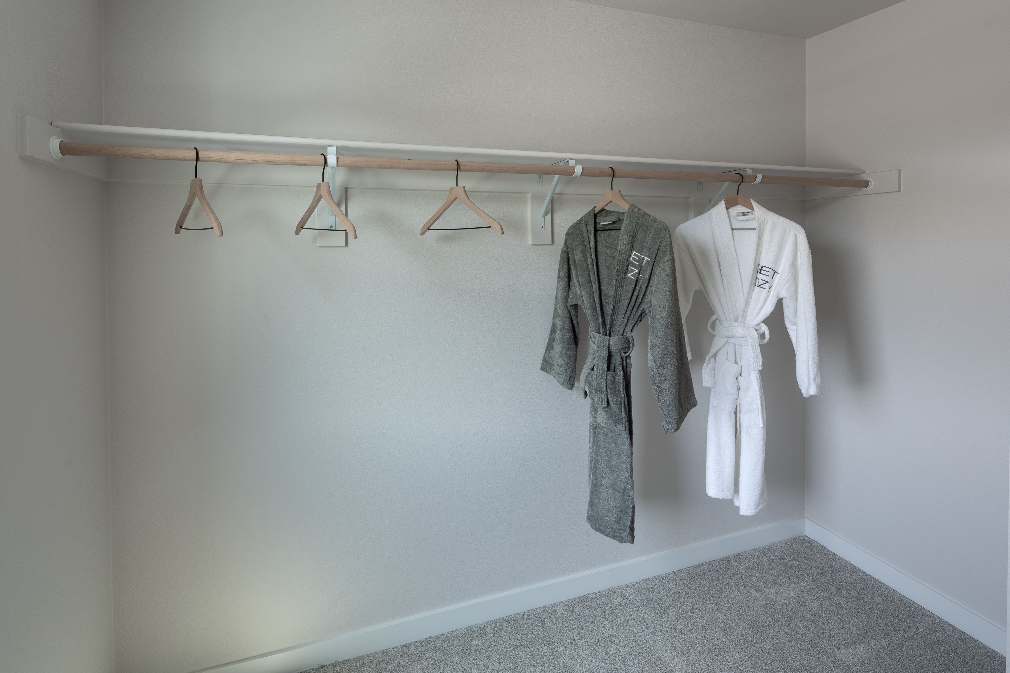 Piper Ridge Fuchsia Primary Bedroom Closet