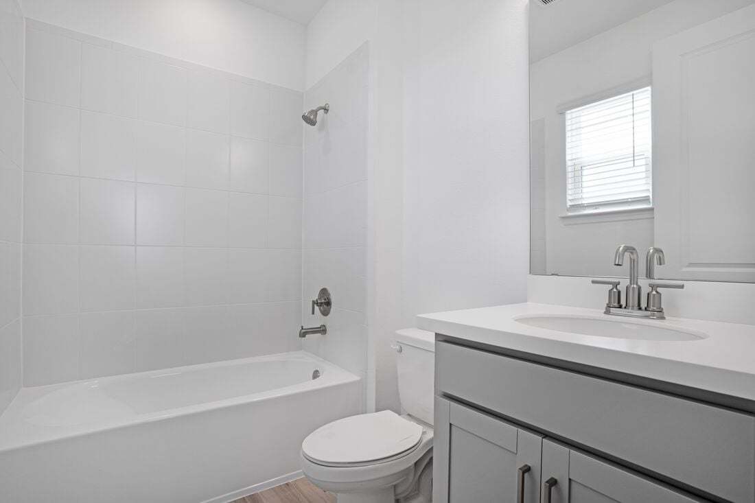 hj-fl-orlando-aden-north-at-westview-bathroom-04