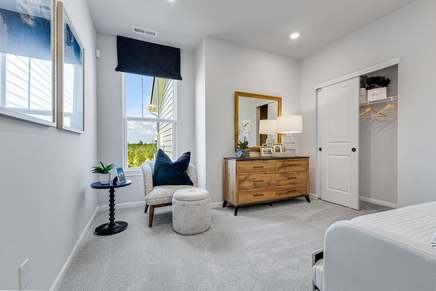 19 Guest Bedroom