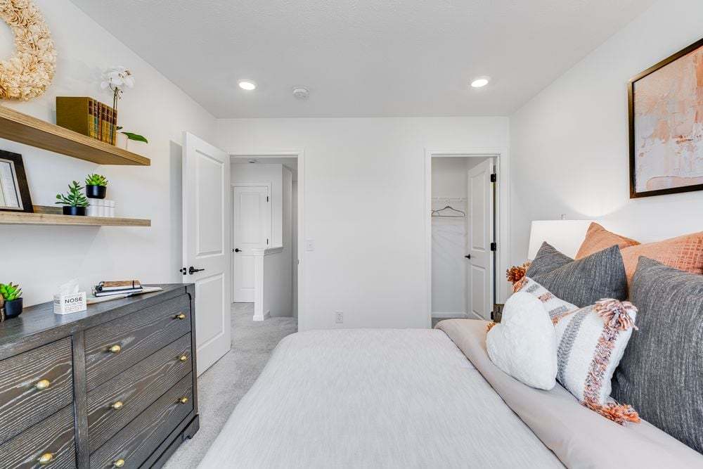 23 Bedroom